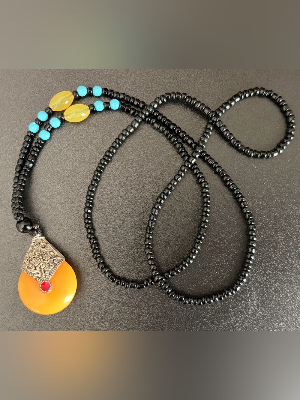 24” SEED BEAD NECKLACE & BLUE/RED STONE RESIN PENDANT